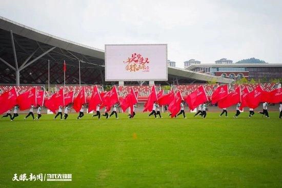 名记罗马诺在其DailyBriefing专栏中表示，曼联将与热刺竞争尼斯后卫托迪博。